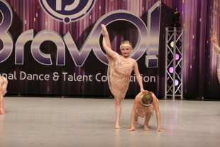 Troupe-Feel-Love-1